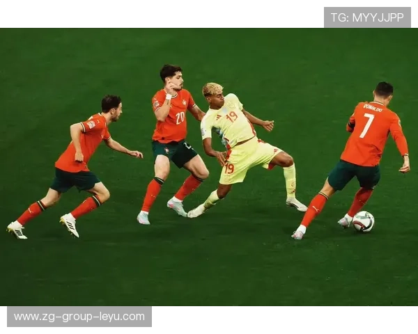 亚马尔低平球扫向门前 亚马尔低平球扫向门前