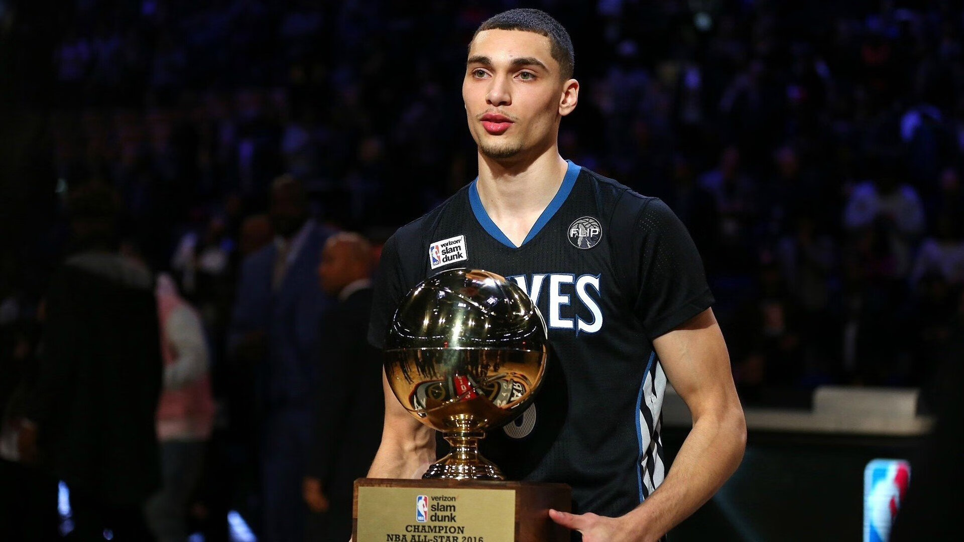 乐鱼体育app官方入口-76人打造沉浸式球员更衣环境提升体验感，76人配色